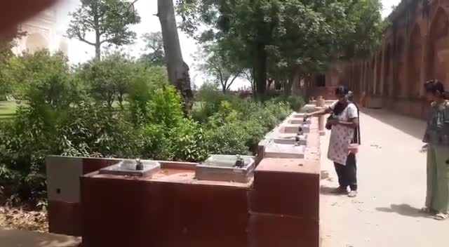 भीषण गर्मी में सूखे पर्यटकों के कंठ, शोपीस बने ताजमहल के नल
ताजमहल में पानी की व्यवस्था का बुरा हाल 
#tajmahal