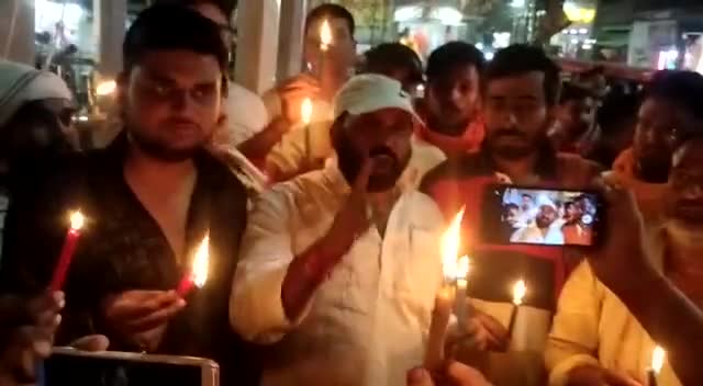 भभुआ: कैमूर के छात्र का दिल्ली के विनायक हॉस्टल में वार्डेन द्वारा मर्डर के खिलाफ #Bhabhua में candle मार्च में शामिल