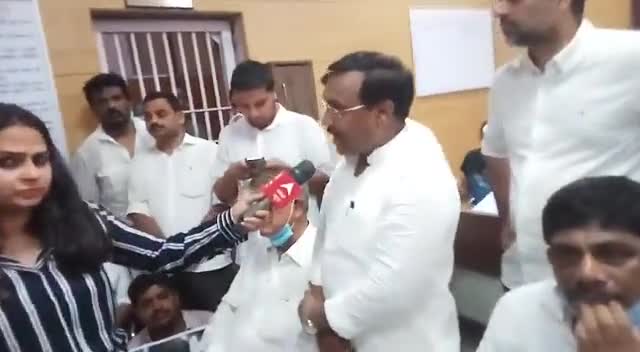 दिल्ली के तुगलक रोड पुलिस स्टेशन में आज गिरफ्तारी देकर केंद्र सरकार की तानाशाही नीतियों का विरोध किया।
केंद्र सरकार की मनमानी तरीके से आद.श्रीमती सोनिया गांधीजी श्री #RahulGandhiजी के खिलाफ ED की कारवाई पूरी तरह विधि विरुद्ध है।