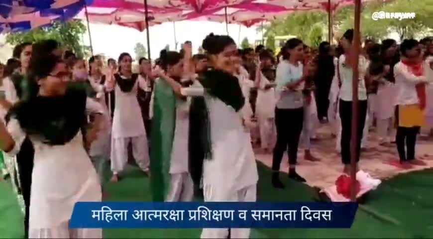 लाडपुरा: 13.06.22 जिला पुलिस अधीक्षक कल्याणमल मीणा बारां के निर्देशानुसार महिला आत्मरक्षा प्रशिक्षण व समानता दिवस मनाया 
#सीसवाली