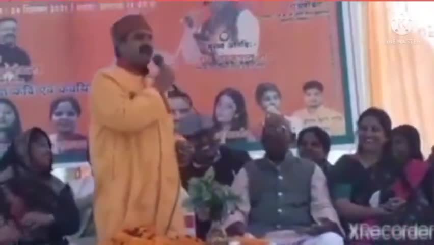 अवगुंणित मन की गलियों में बचपन के ताने बाने है 
खुशबू सी साँसों मे भरते उन यादों के अफसाने हैं 
#बचपन 
Ekta