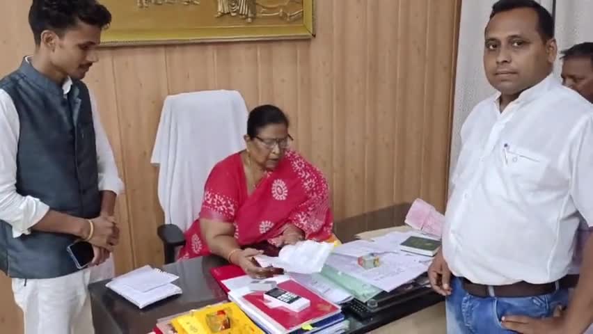 #jagdishpur में बस स्टैंड एवम् सरकारी बसों के ठहराव को लेकर #बिहार के #उपमुख्यमंत्री रेणु देवी जी से मिल कर ज्ञापन दीया