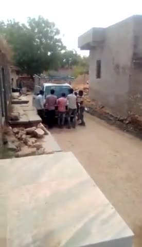 कचोलिया गांव में आम रास्ता मैं 407 खड़ी होने के कारण 3 घंटे तक रास्ता रहा जाम होने के कारण लोग हुए परेशान#गोपाल@ जाट@