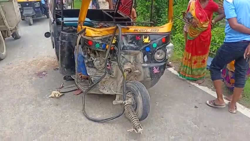 डुमरा: #सीतामढ़ी से रिगा के खैरबा में एक पिकप और टेम्पू की  आमने सामने हुई जोरदार टक्कर