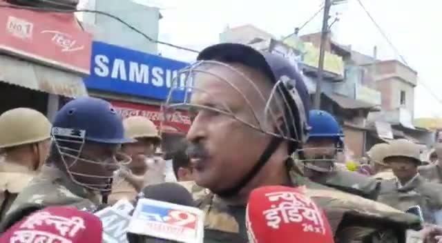 #ADG की गाड़ी पर उपद्रवियों ने की तोड़फोड़,
#अलीगढ़ के थाना टप्पल इलाके में अग्निपथ योजना के विरोध में बिगड़े हालात...