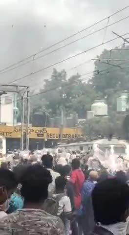 #नेता_उठाए_पेंशन 🙄 #जनता_उठाए_टेंशन 🤣
सिर्फ मुसलमान ही पत्थर नहीं फेंकते जिसे तकलीफ होता है वह पत्थर फेंकते है 
#अग्नि