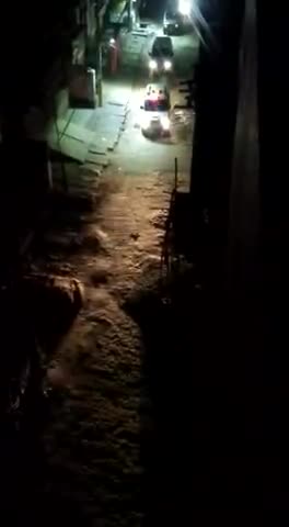 नवादा: Nawada me aadhi raat ko police March nikal kar sabhi ko ghar me rahne ka hidayat dete hue #nawada #bihar #kadirganj
