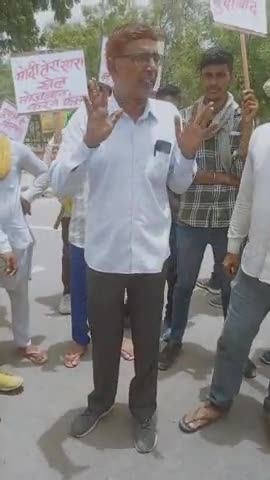 SFI - DYFI के सयुक्त राज्यव्यापी आह्वान पर आज हनुमानगढ़ जिला कलेक्ट्रेट कार्यालय पर  #अग्नीपथ_योजना के विरोध में प्रधानमंत्री नरेंद्र मोदी का पुतला दहन किया गया।                               #AgnipathRecruitmentScheme