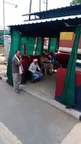 Morena chek post par har ek truck balo se abed basooli Ki ja rhi h #morena #rto #morenarto