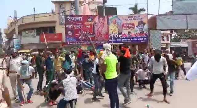 सड़कों पर प्रदर्शनकारी.
#BiharBandh 
#Agnipath