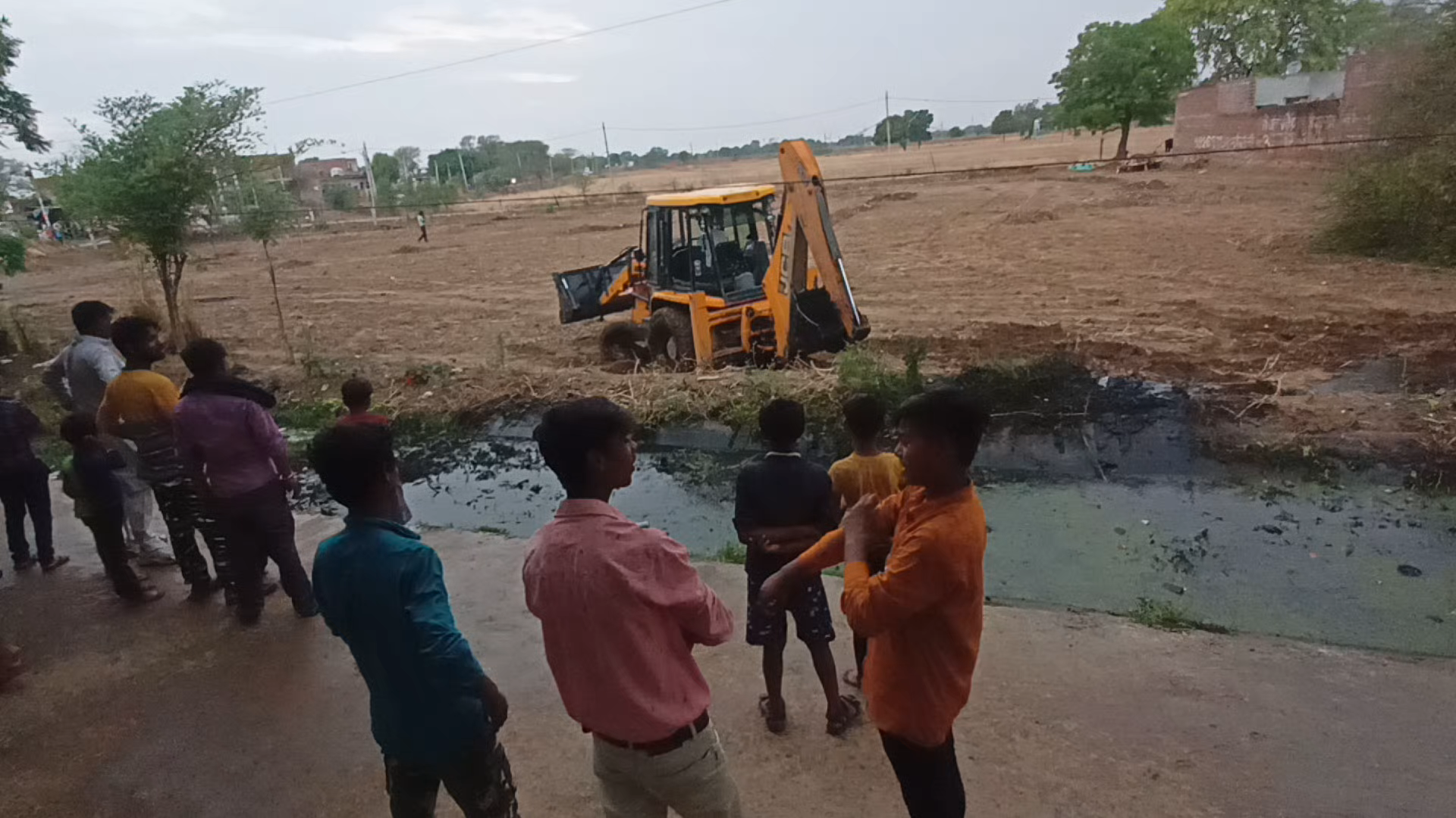 अंबाह: laxman pura me Nale ki sfai ho rhi he#laxmanpura  #ambah  #jcb