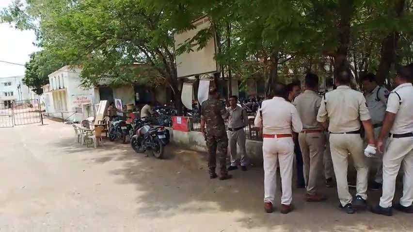 टीकमगढ़: टीकमगढ़ टी आई वीरेंद्र पवार साहब ने रविवार को आयोजित हुई mppsc परीक्षा में सुरक्षा व्यवस्था का जायजा लिया
 #mppsc