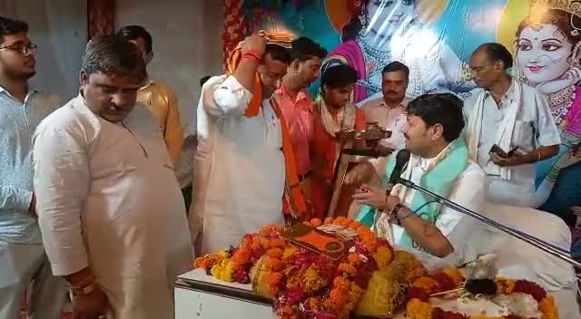 आज नगरपंचायत सफीपुर में श्री मोटेश्वर महादेव मंदिर में #श्रीमद्_भागवत_कथा कार्यक्रम में सम्मिलित होकर व्यास पं. शिवाकान्त शास्त्री महाराज जी से आशीर्वाद प्राप्त किया।।।