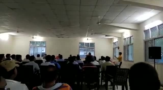 बरेका वाराणसी स्थित कर्मचारी क्लब में ' योग एक जीवन शैली ' विषय पर सेमिनार का आयोजन किया गया। #अंतरराष्ट्रीय योग दिवस
