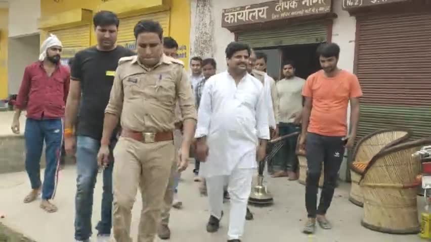 सपा नेता दीपक नागर को क्या पुलिस ने गिरफ्तार भारत बंद को लेकर टीओडी वापस लेने की मांग कर रहे थे 8 साल से युवा आर्मी की तैयारी कर रहे हैं क्या 4 साल के लिए #tod#fatafatnews#modi_rojgar_do