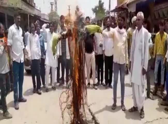 अग्निपथ योजना में युवाओ ने पीएम नरेंद्र मोदी का पुतला जलाकर किया विरोध प्रदर्शन सवाई माधोपुर कलेक्ट्रेट #agnipath_yojna