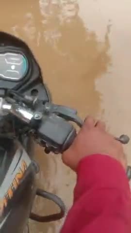 बरवाला: बरवाला मे आई बारिश  आने के कारण सड़के पानी से भरी हुई है#barwala