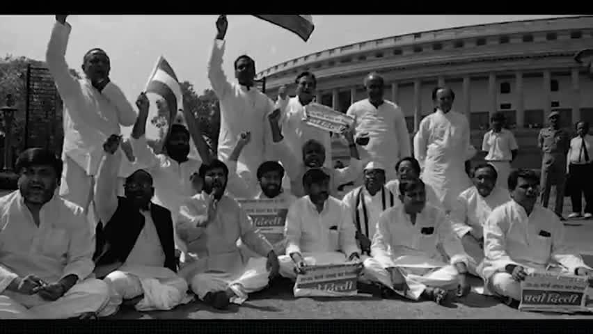 देश और #बिहार की राजनीति के नायक Nitish Kumar।

जेपी के आंदोलन से एक आवाज बिहार और देश की राजनीति में गुंजने लगी थी। #समाजवाद की वो आवाज वर्तमान मुख्यमंत्री नीतीश कुमार की थी जो आज भी राजनीति को जनता की सेवा का साधन मानते हैं।