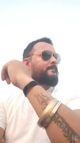 इंसान अगर लालच को ठुकरा दी तो बादशाह से भी  ऊंचा दर्जा प्राप्त कर सकता है इसीलिए हे महाकाल प्रभु आपसे मेरी कोटिशः विनती है की मेरे अंदर कभी लालच का वास न होने पाए बस यही कृपा बनाये रखना प्रभु🙏
#अवधकेसरी_सेना