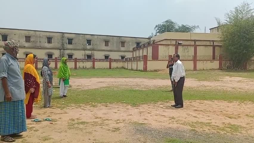 कर्माटांड /विद्यासागर: अंतरराष्ट्रीय योगा दिवस के मौके पर करमाटांड पार्थमिक स्वास्थ केंद्र पर डॉ० राजदेव कुमार द्वारा कराया गया योगा 
#yogaday