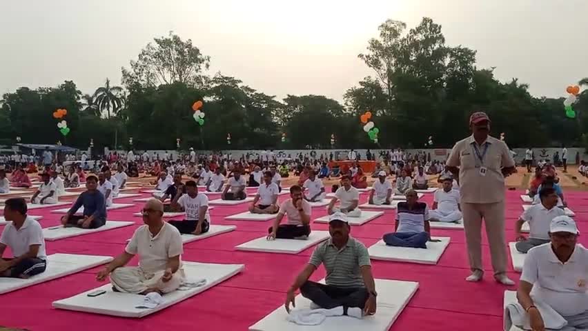 #अंतराष्ट्रीय योग दिवस पर देवरिया स्टेडियम में आयोजित हुआ योग शिविर