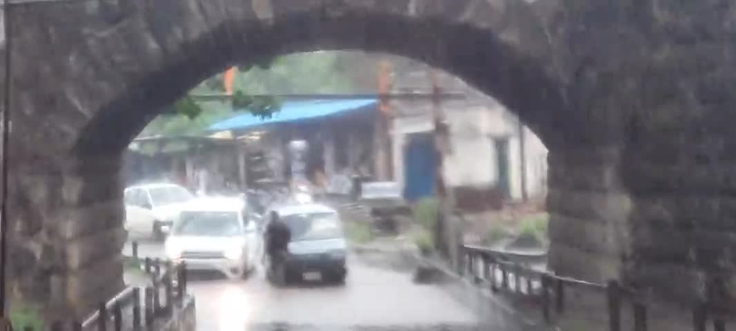विगत कई वर्षों से #परासिया शहर की बरसाती समस्या..
लेकिन निराकरण के नाम पर सिर्फ राजनीति.. सिर्फ आधे घंटे की बारिश में 🤔