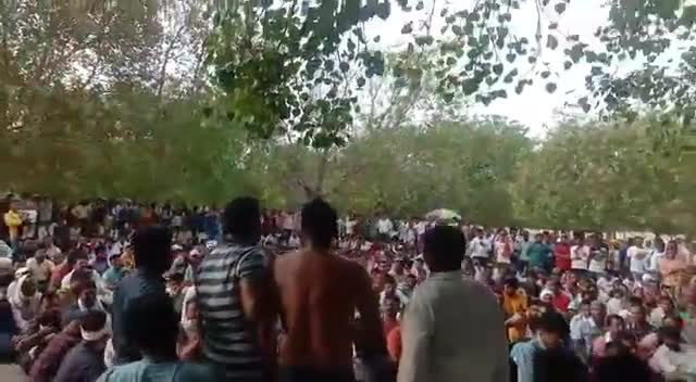 क्या अधिकारी संविधान से भी ऊपर हो गए,जब 6800सीटें विभाग के द्वारा ही निकाली गई है,फिर क्यों अभ्यर्थियों को चिलचिलाती धूप में परेशान किया जा रहा,क्या इनके जान की,इनके मेहनत की, इनके करियर की किसी को चिंता नहीं?#6800_शिक्षकों_की_नियुक्ति_करो