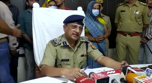 #DIG/#SSP_AGRA ने #थाना_ताजगंज क्षेत्र में अपार्टमेन्ट से नीचे गिरकर महिला की मृत्यु  की घटना के सम्बन्ध में दी बाइट...