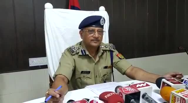 #DIG/#SSPAGRA द्वारा #थाना_खंदौली क्षेत्र में online गेम के माध्यम से ₹39 लाख चले जाने की घटना के सम्बन्ध में दी बाइट...