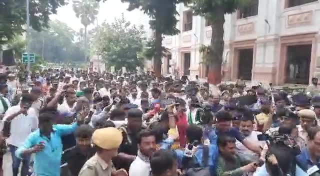 देश विरोधी, युवा विरोधी, सेना विरोधी #अग्निपथ स्वीकार नहीं! युवा डटे रहें, यह अहंकारी सरकार झुकेगी!युवाओं के संकल्प के आगे मिटेगी!#तेजस्वी_यादव