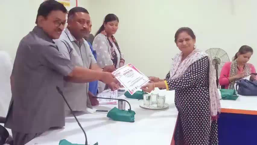 उत्कर्ष विद्यालय की मेधावी छात्राओं को किया गया सम्मानित #raibareli