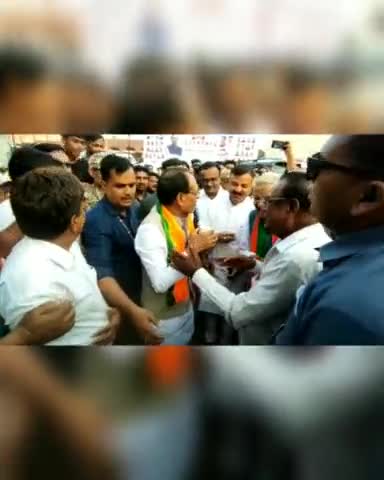आज इटारसी, #नर्मदापुरम् में राज टी कॉर्नर पर चाय की चुस्कियों का साथियों के साथ आनंद लिया।#जीतेंगे_बूथ_जीतेगी_भाजपा