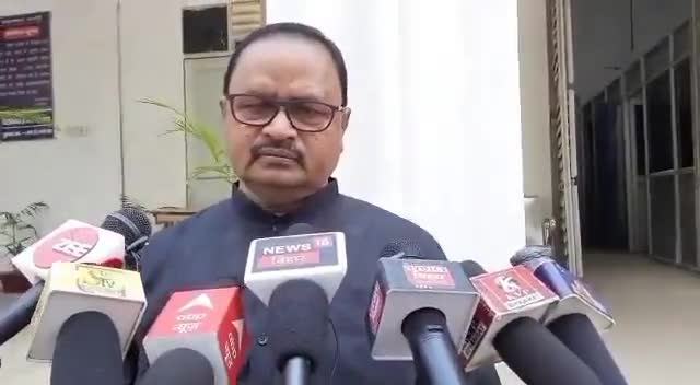 बीजेपी और जदयू में छिड़ी जुबानी जंग पर विधायक गोपाल मंडल ने बड़ा बयान दिया है।
#Bihar #BiharNews #JDU #BJPGovt #GopalMandal #politics