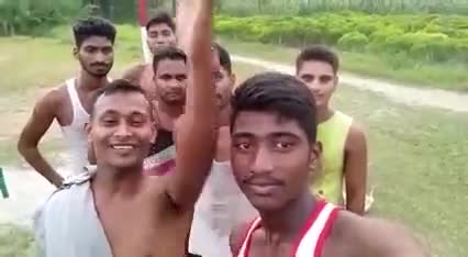 "भारतीय सेना सिर्फ नौकरी का साधन नही, #राष्ट्र की साधना है।"
ये जोश और #जुनून #देश के लिए है, यहाँ वर्दी मायने रखता है।
