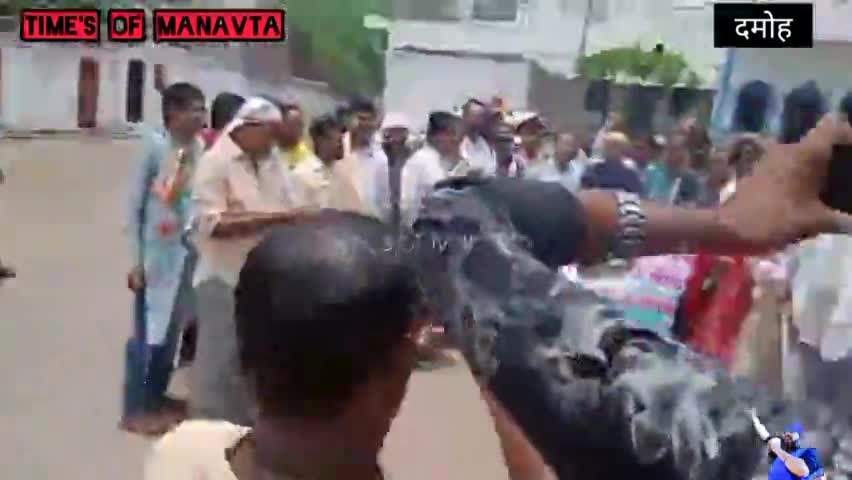 दमोह जिला काँग्रेस ने महामहिम राष्ट्रपति के नाम अग्निपथ योजना के रद्द करने ज्ञापन सौपा #komal_ahirwar Ahirwar #कॉग्रेस