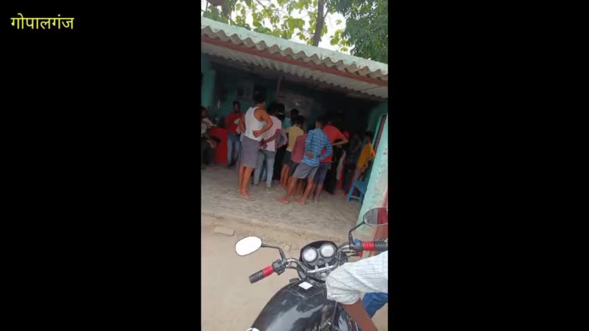 #बैकुंठपुर#SBI CSP में दिन दहाड़े अपराधियों ने 4 लाख 50 हजार की लूट।@