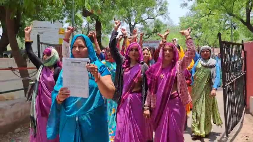 बस्सी: बस्सी #आंगनबाड़ी कार्यकर्ताओ व सहायिकाओ मानदेय समय पर देने की मांग के लिए विधायक लक्ष्मण मीणा को ज्ञापन दिया