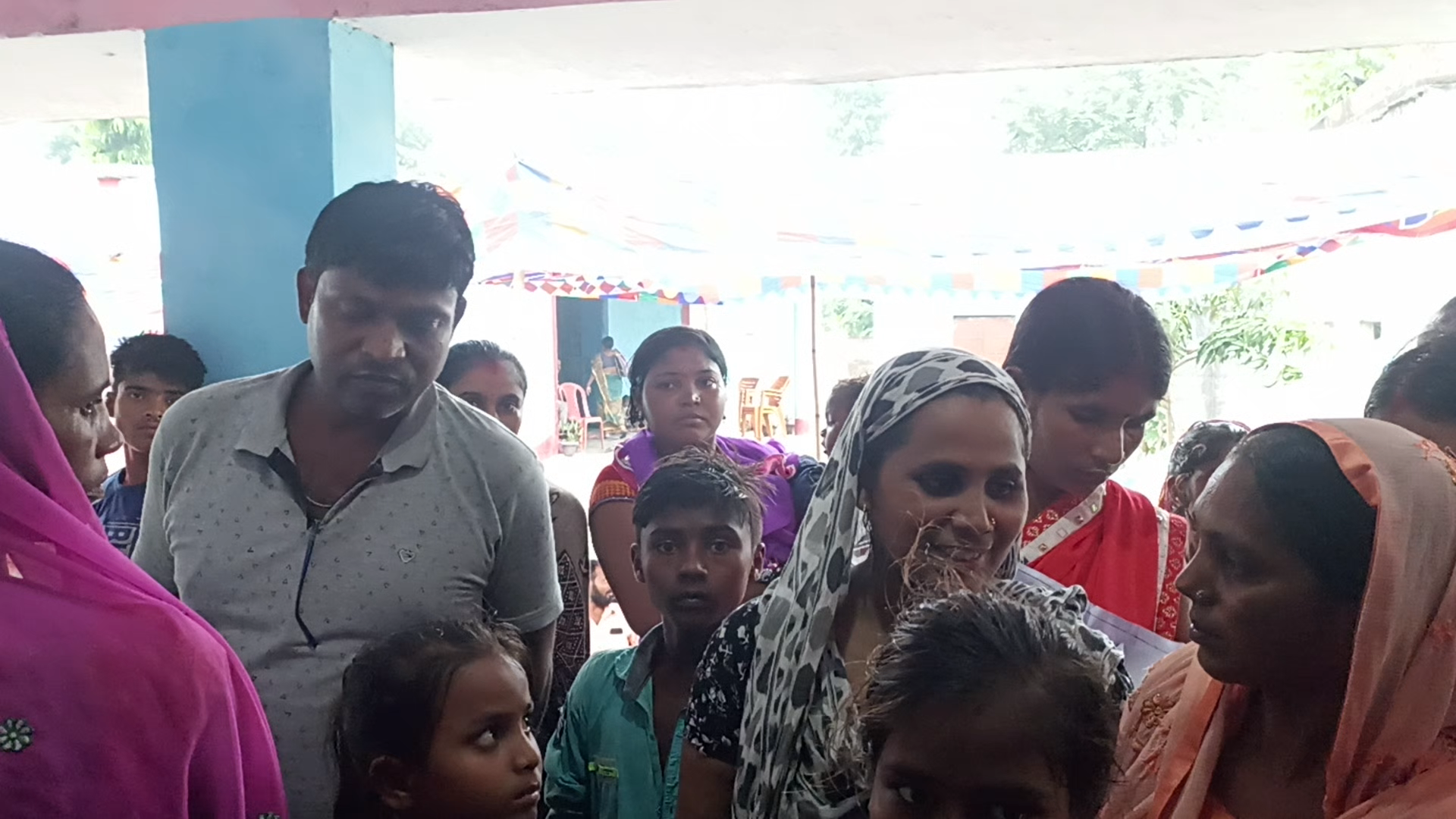 मनिहारी: #मनिहारी नगर पंचायत के कन्या मध्य विद्यालय मे आज  मनिहारी के #दिव्यांग बच्चे जिनका उम्र 18 वर्ष से कम है उनका फॉर्म भरा