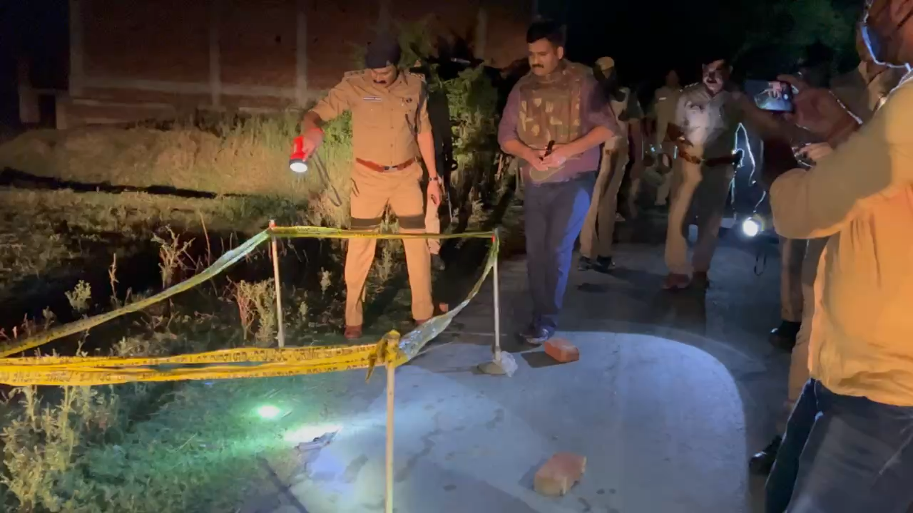 पुलिस मुठभेड़ में ATM लुटेरा घायल #chandaulipolice