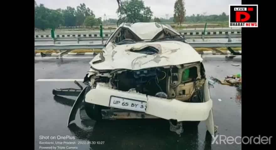 चंदौली:#निरहुआ के बड़े भाई विजय लाल यादव का #पूर्वांचल एक्सप्रेस वे पर हुआ #एक्सीडेंट। बची विजय की जान ।#dilipkumar93