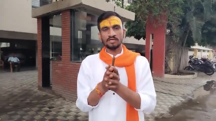 इंदौर: इंदौर के #निर्दलीय पार्षद प्रत्याशी आनंद भाटिया जी को एलाइट अनमोल बिल्डिंग में अध्यक्ष मेहता द्वारा प्रचार करने से रोका