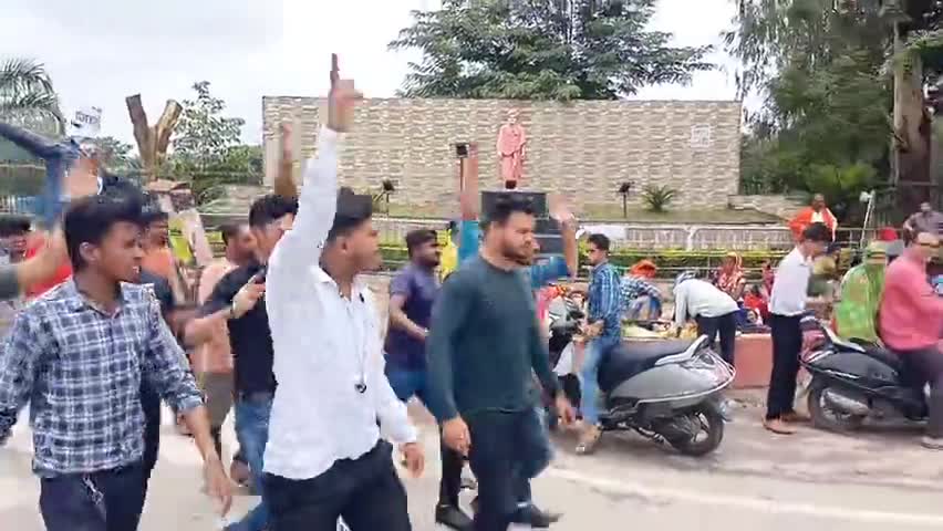 #अंबिकापुर के घड़ी चौक में बजरंग दल के कार्यकर्ताओं के द्वारा आज पुतला दहन किया गया।