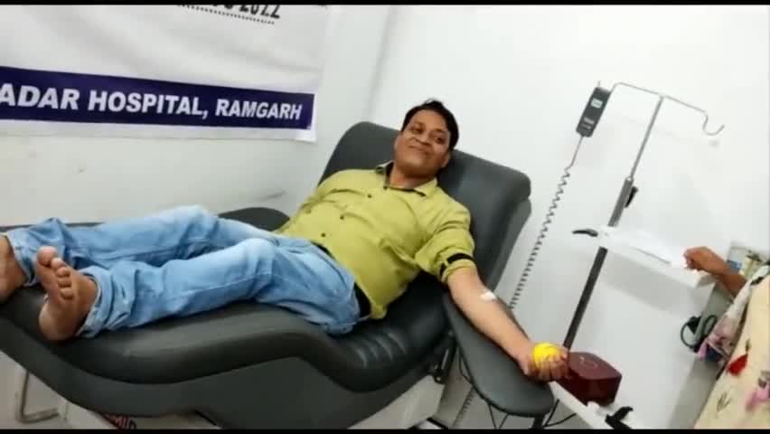 रक्त अधिकोष के लैब टेक्नीशियन "अजय चित्रा" जी के जन्मदिन के अवसर पर उन्होंने एवं "अजित कुमार रजक" जी लैब टेक्नीशियन ने #ब्लड_बैंक_रामगढ़ में ब्लड डोनेट किया।
धन्यवाद🙏🏻🙂
---
#ब्लड_डोनर_ग्रुप रामगढ़
