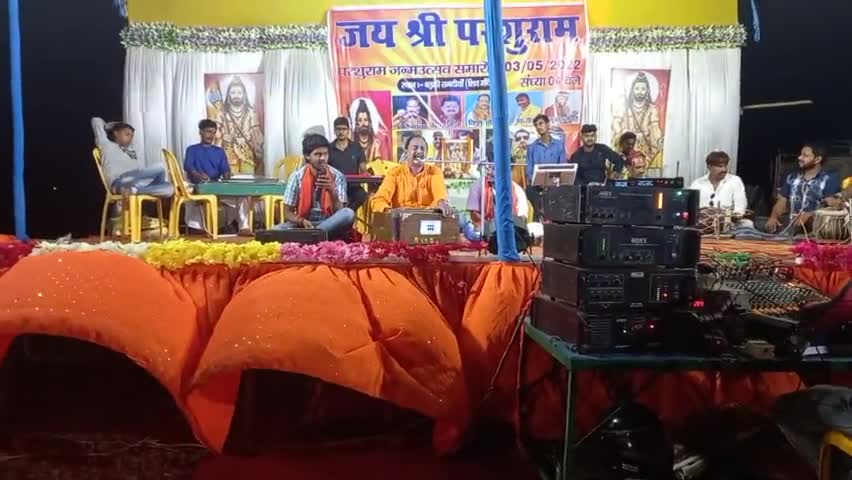 #हम आंखी रे देखनी सुंदर शरीरीया,
अगिया मे #जरेला हो राम निर्गुण गायकी,
इस गाना को लाईब #सुनकर मन को शांति मिला !!