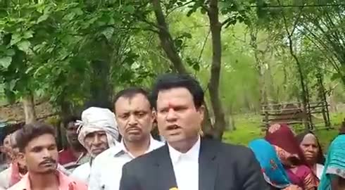 महू डॉ. बाबासाहेब अम्बेडकर की जन्मभूमि एवं वीर टंट्या मामा की कर्मभूमि रही है। ऐसे में वर्षा ऋतु में आदिवासियों को बेघर कर के मुख्यमंत्री शिवराज सिंह चौहान ने महान विभूतियों का अपमान किया है l 
#adiwasi 
#आदिवासी
