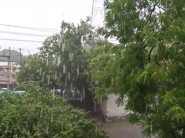आज बहुत तेज बारिश हो रही है।
#Its_raining_heavily_today
#Rohit_Mehra