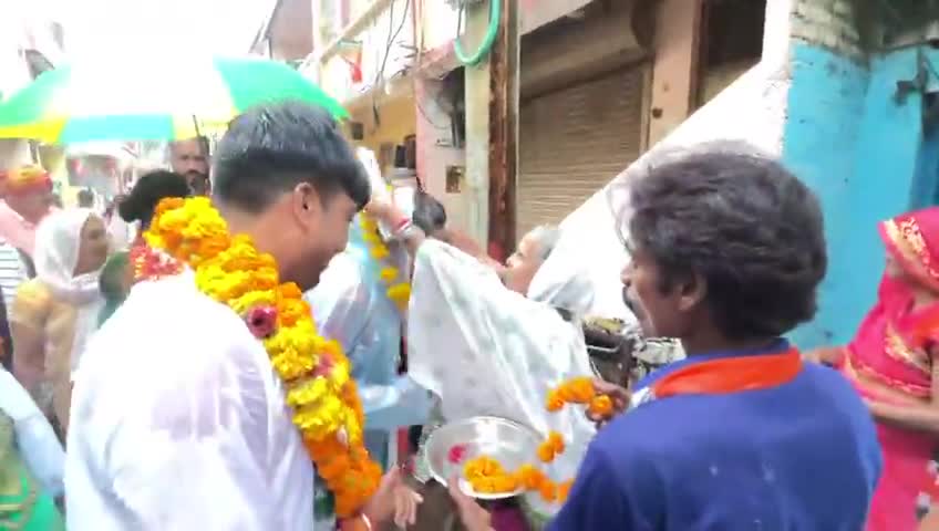 बरसते पानी में कांग्रेस कटनी महापौर प्रत्याशी श्रेहा खंडेलवाल ने लिया जनता का आशीर्वाद
#कटनी #महापौर #नगर_निगम_चुनाव