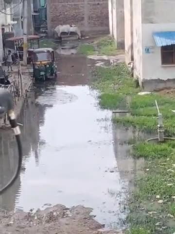 कोल: #main Gaurav Kashiram Mein Rahane wala Yahan per Pani Itni dikkat hai yahan na to Nali hai aur na hi Sadke Hain#