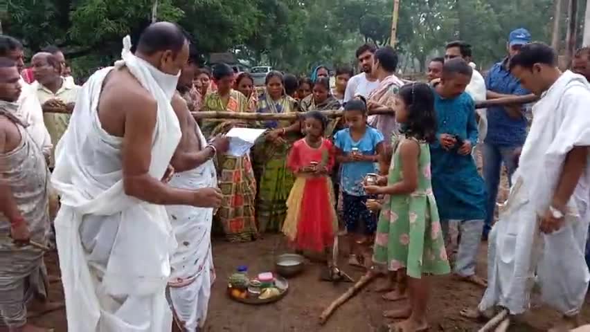 नाला: नाला प्रखण्ड के शालदही गांव में @#जैन मंदिर निर्माण हेतु भूमिपूजन कार्यक्रम हुआ सम्पन्न।