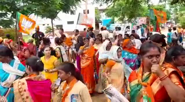 *वार्ड क्रमांक 38 में भाजपा प्रत्याशी के प्रचार में पहुंचे पूर्व मंत्री नानाभाऊ माहौड जनसंपर्क करने*#chhindwaranews